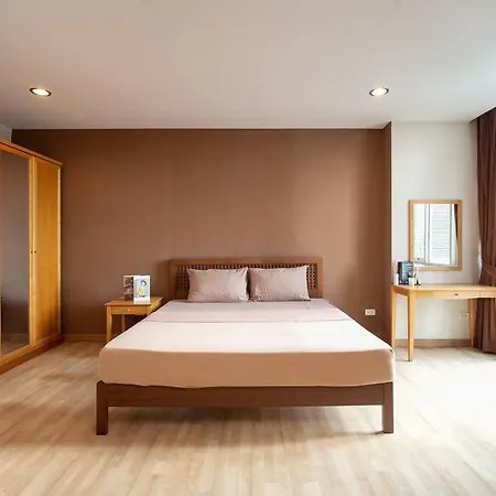181 Ekkamai Minimal Studio Apartment